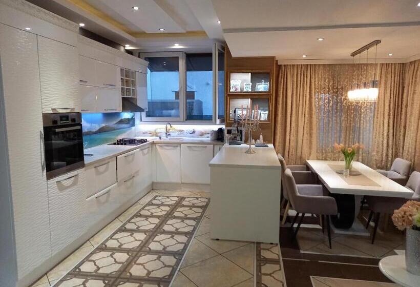 Maja Lux Apartment