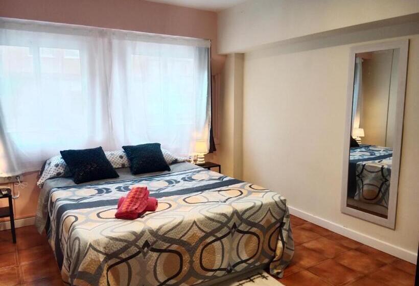 تختخواب و صبحانه Amroom   Santander