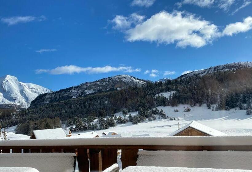 Отель Auberge Du Col Du Festre