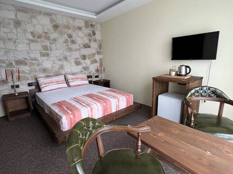 Queen Ci̇ty Hotel And Bungalov