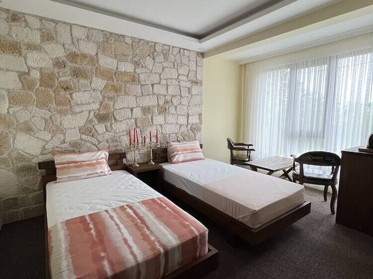 Queen Ci̇ty Hotel And Bungalov