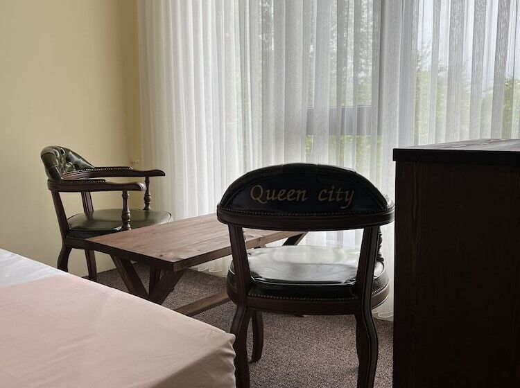 Queen Ci̇ty Hotel And Bungalov