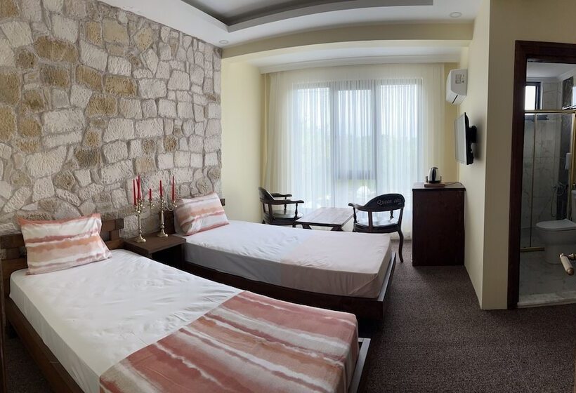 Queen Ci̇ty Hotel And Bungalov