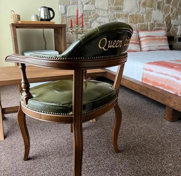 Queen Ci̇ty Hotel And Bungalov