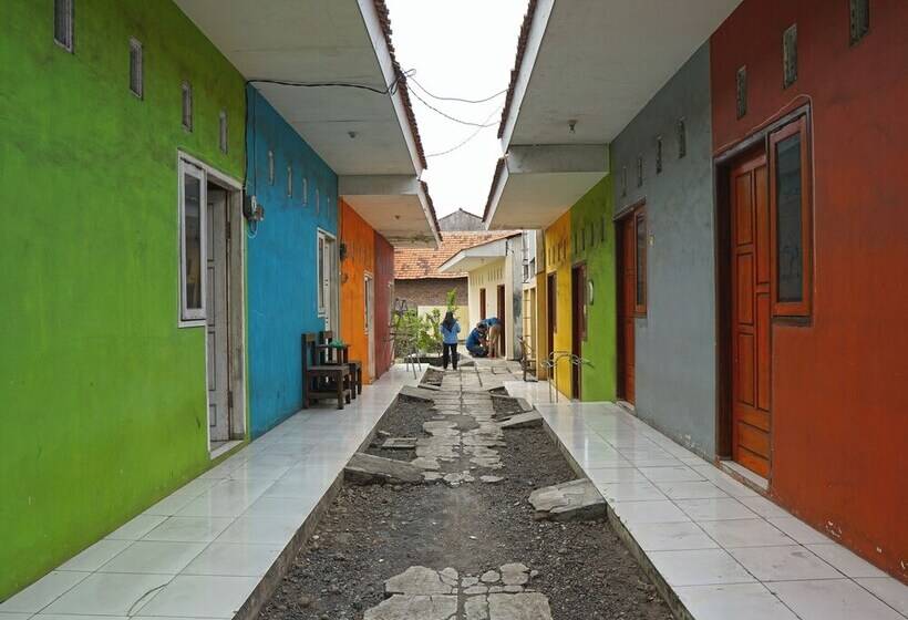 ホテル Spot On 92666 Rumah Kos Arafah Syariah