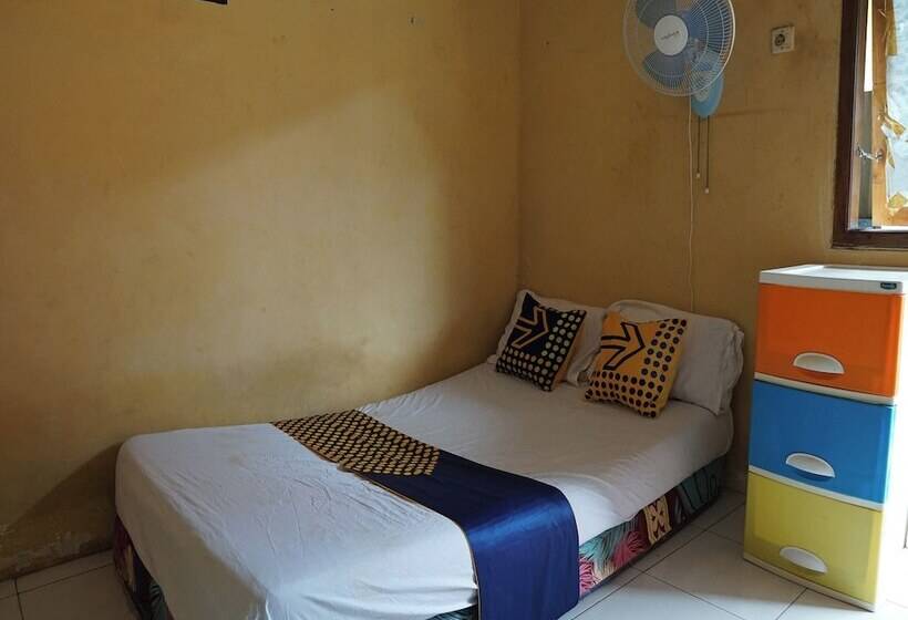 ホテル Spot On 92666 Rumah Kos Arafah Syariah