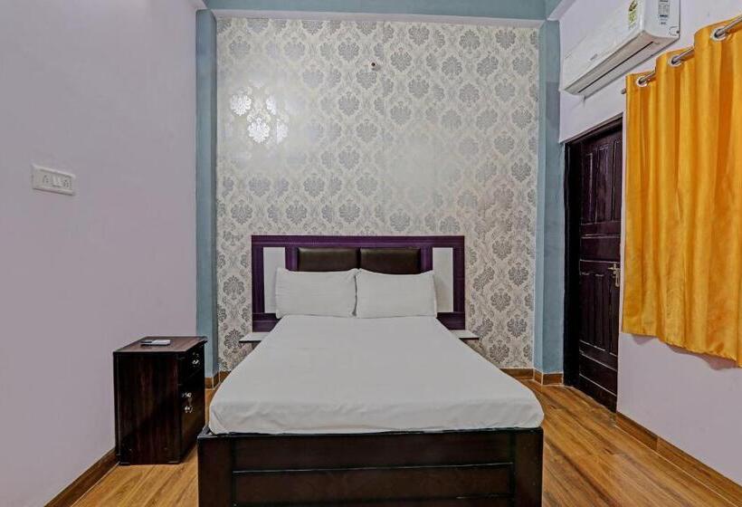 Oyo Hotel Crown