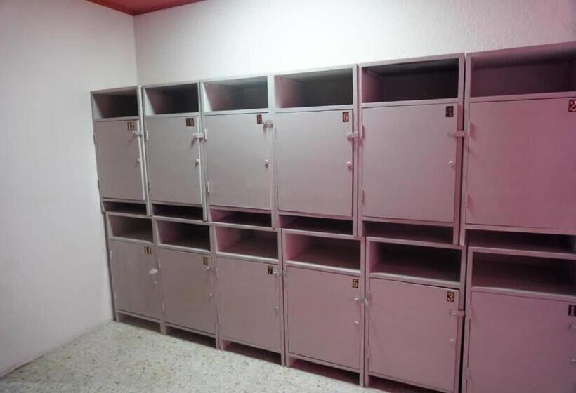 پانسیون Hostal Chocolate Calenda
