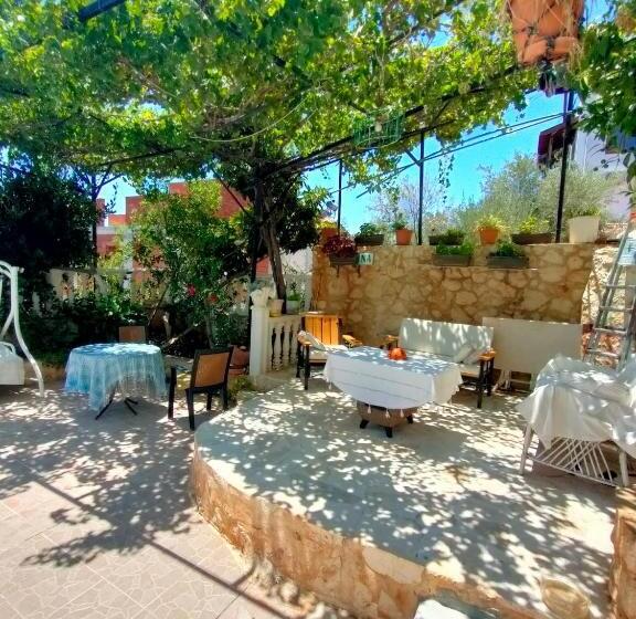 Atheri̇na Buti̇k Otel