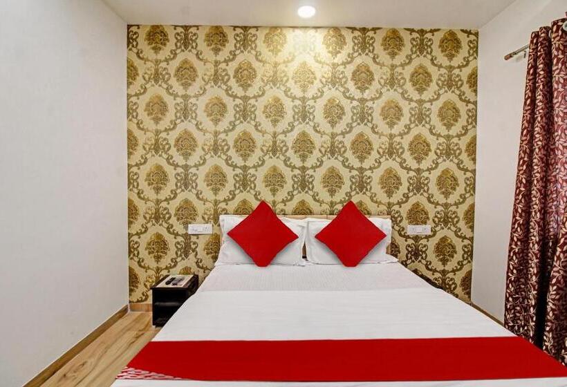 Fabhotel Paramount