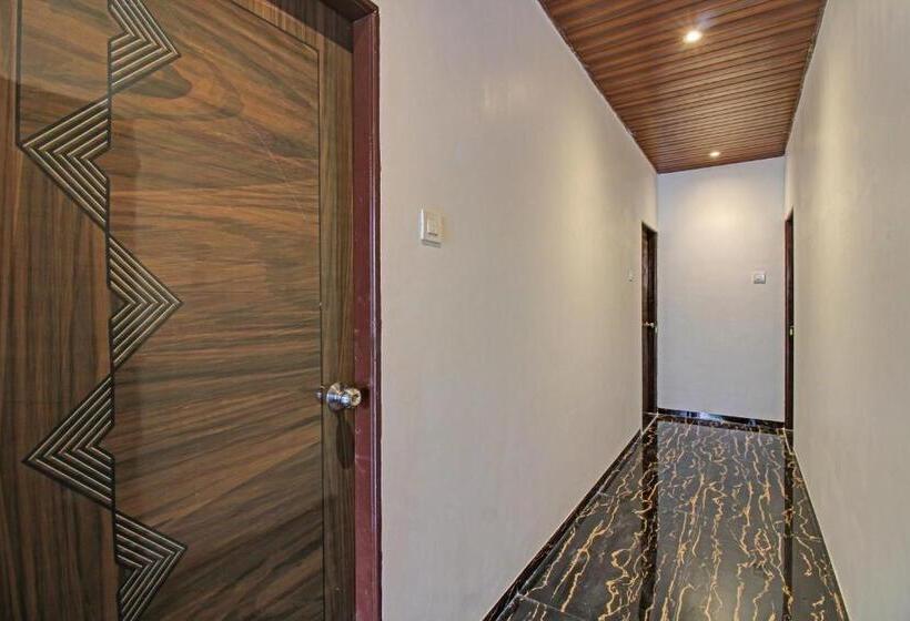 Fabhotel Paramount