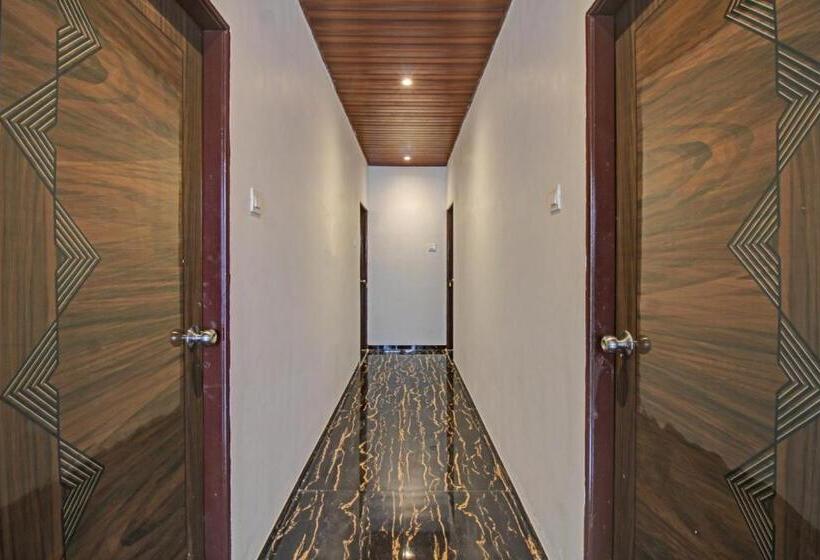 Fabhotel Paramount