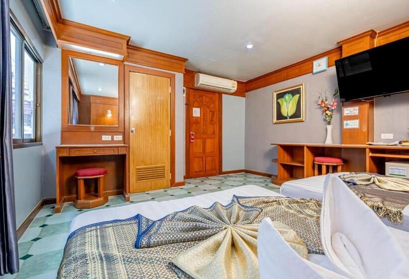 هاستل Patong Social Hotel & Restaurant