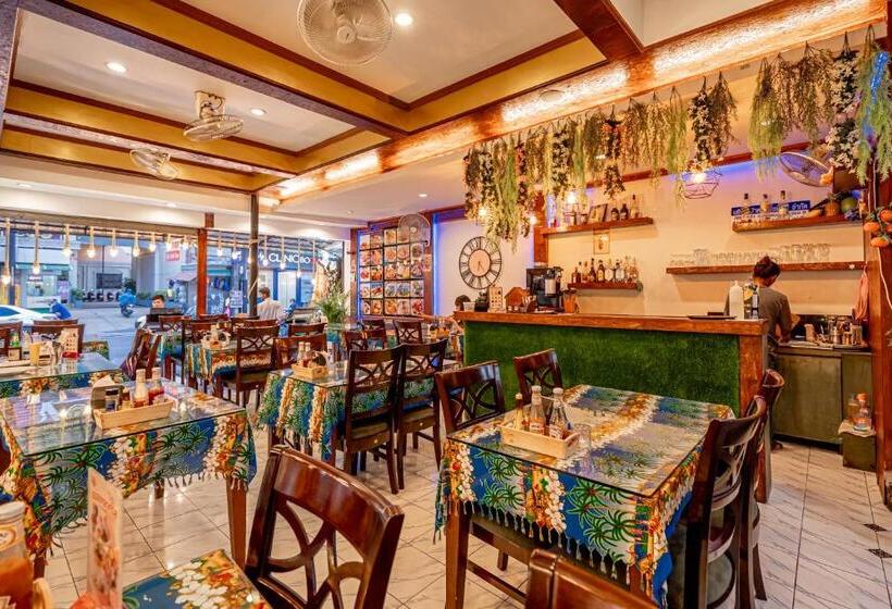 هاستل Patong Social Hotel & Restaurant