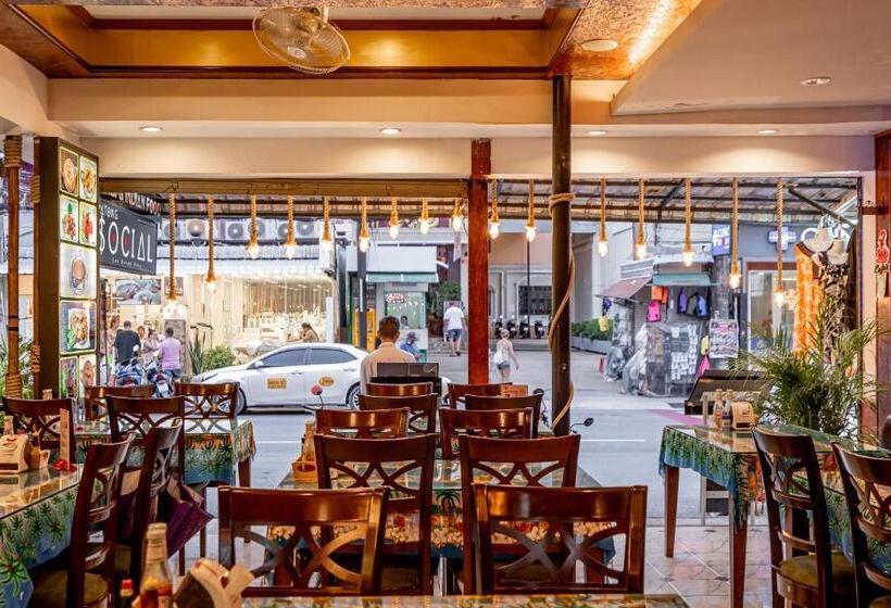 هاستل Patong Social Hotel & Restaurant