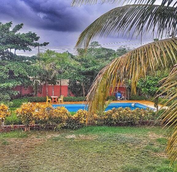 בית מלון כפרי Opulence Resort Awas Alibaug