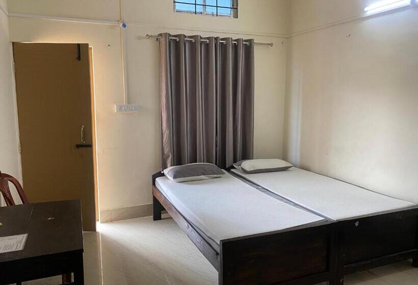 مُتل Atithya Lodge