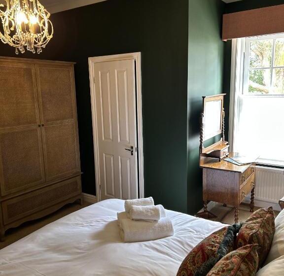 تختخواب و صبحانه The Lodge At Salhouse