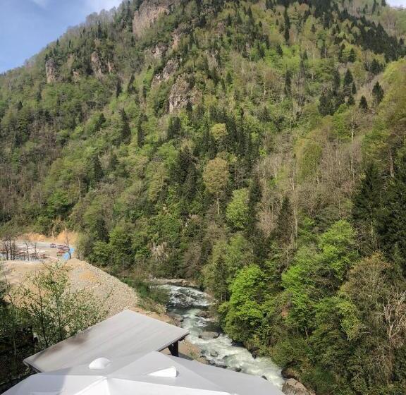 מלון כמוסות Kaledome Orman Evleri