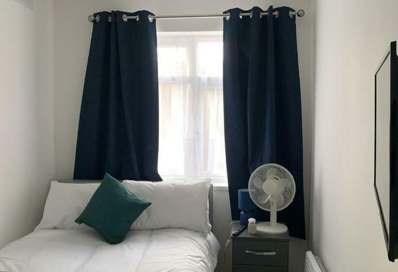 هتل کپسول The Broadway Rooms