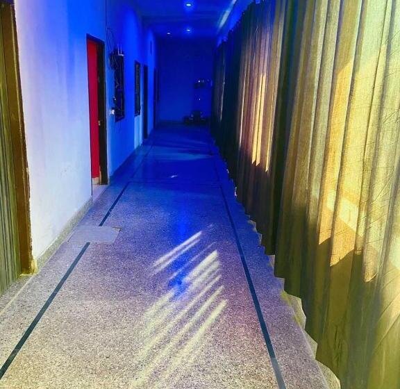 בית מלון כפרי Pop Radhe Oyo