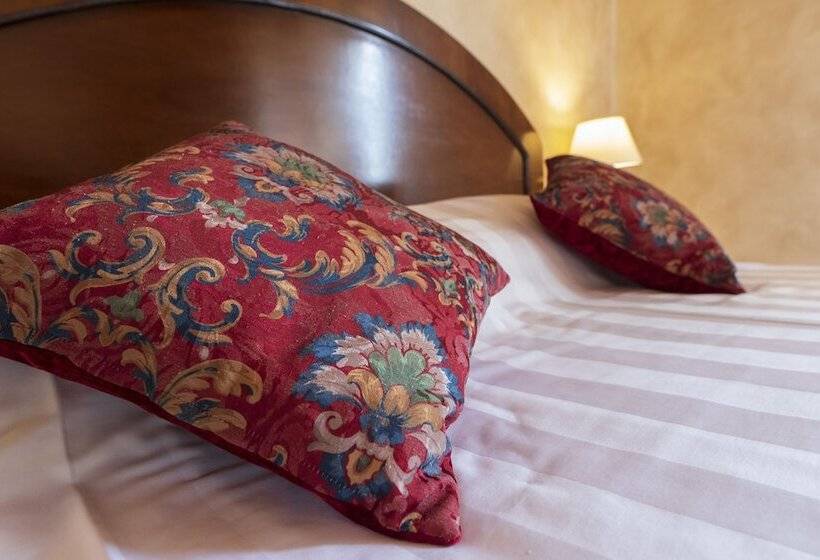 هاستل Locanda Di Montegiove