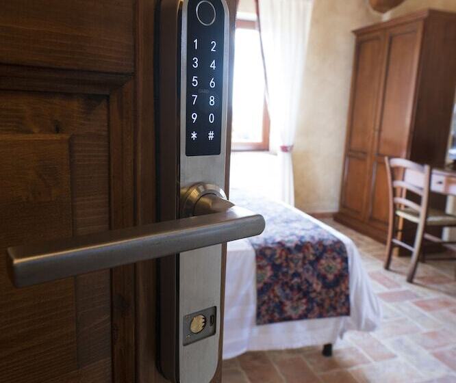 هاستل Locanda Di Montegiove