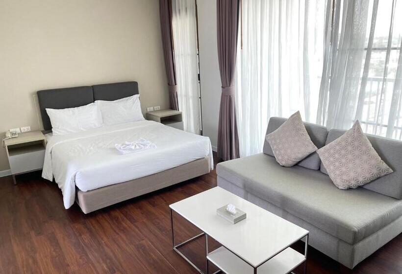 هتل Citiresort @sea Sriracha