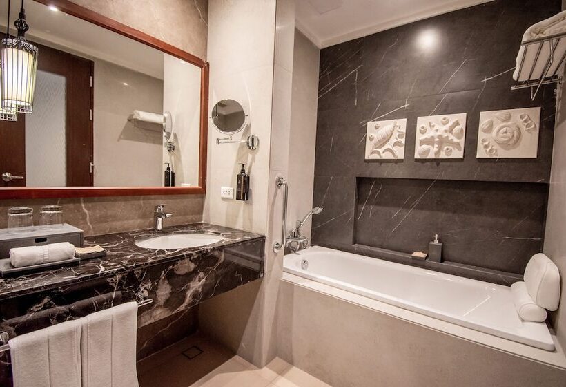 בית מלון כפרי Mandarin Bay Resort And Spa