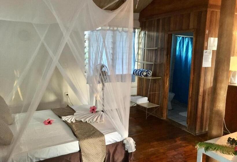 هتل The Harbourview   Vava U