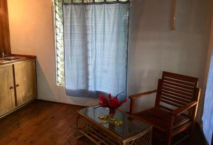 هتل The Harbourview   Vava U