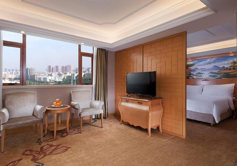 Vienna International Hotel Shenzhen Longhua Xikeng Subway Station