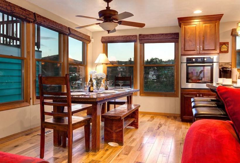 Abode On Woodside