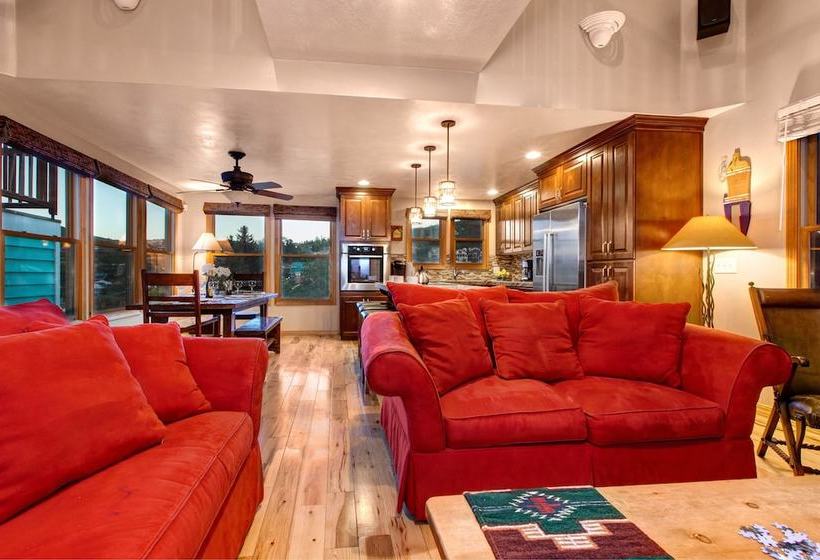 Abode On Woodside