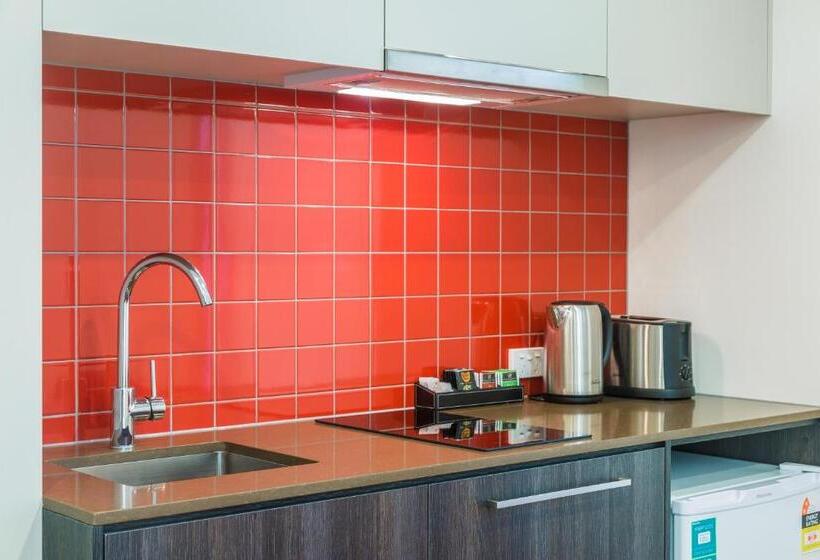 City Edge Box Hill Apartment