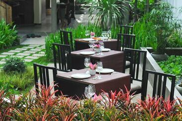 هتل Green Empire Resort