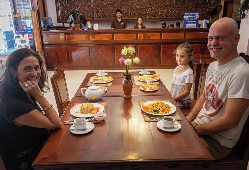 ホテル Nawin Palace Guesthouse