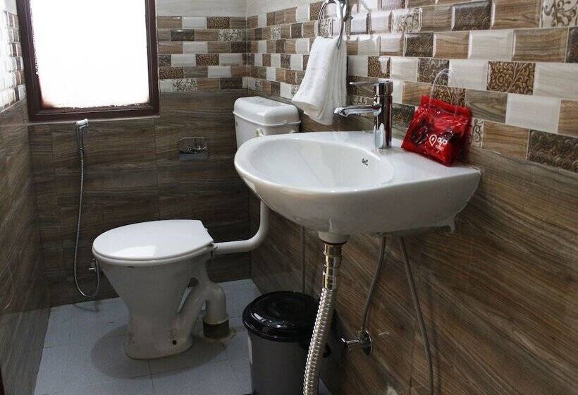 Отель Oyo Rooms Sector 49