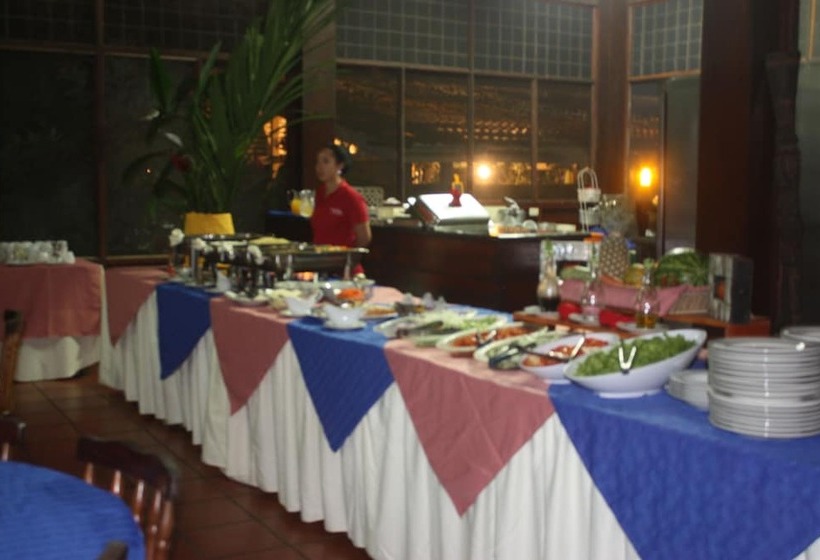 هتل Rana Roja Lodge