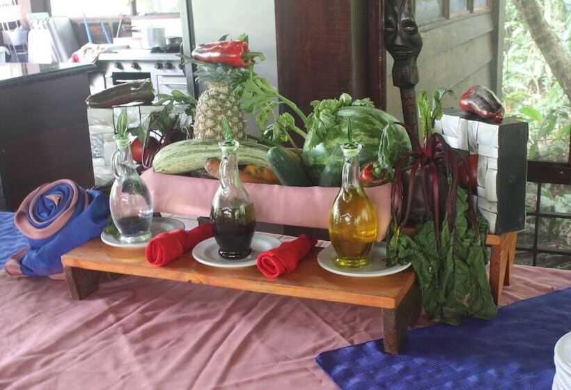 هتل Rana Roja Lodge