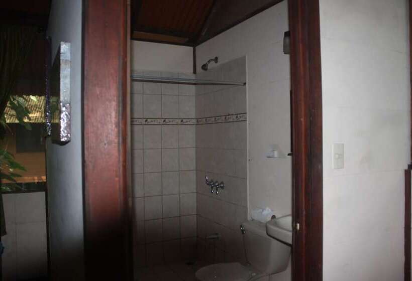 هتل Rana Roja Lodge