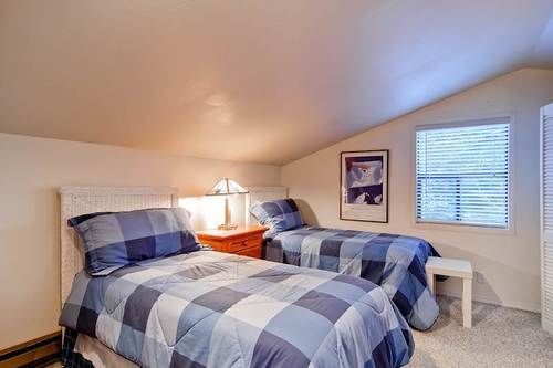 International Village In Warm Springs By Alpine Lodging