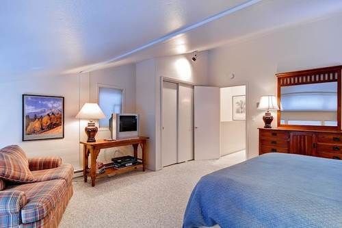 International Village In Warm Springs By Alpine Lodging