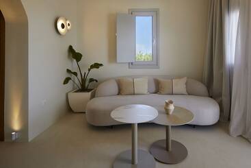 Orabel Suites Santorini