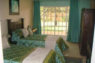 پانسیون Heatherdale Guesthouse & Shuttle Services