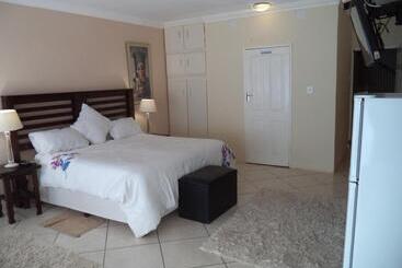 پانسیون Heatherdale Guesthouse & Shuttle Services