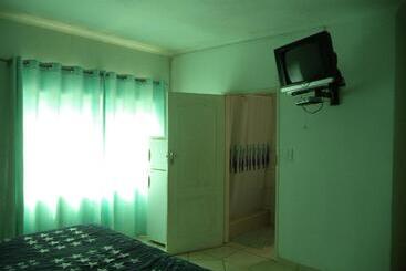 پانسیون Heatherdale Guesthouse & Shuttle Services