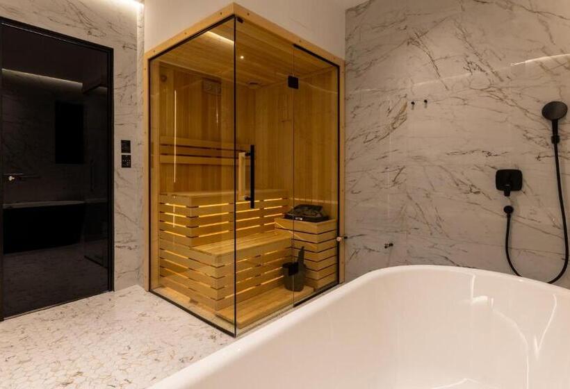 پانسیون One Luxury Suites