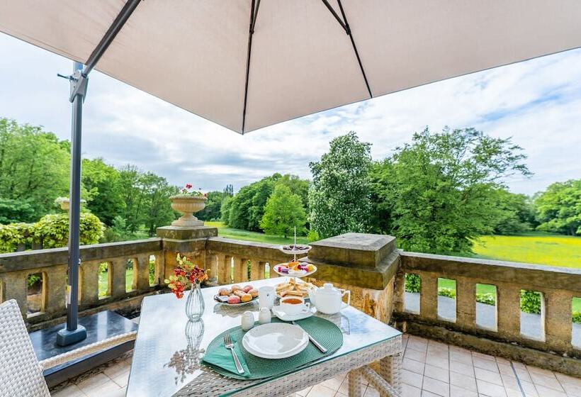 هتل Zámek Dobřenice