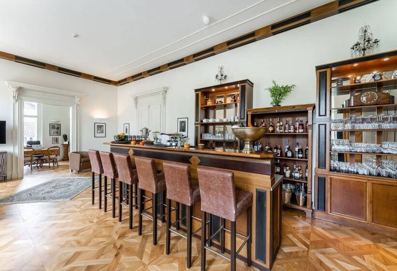 هتل Zámek Dobřenice